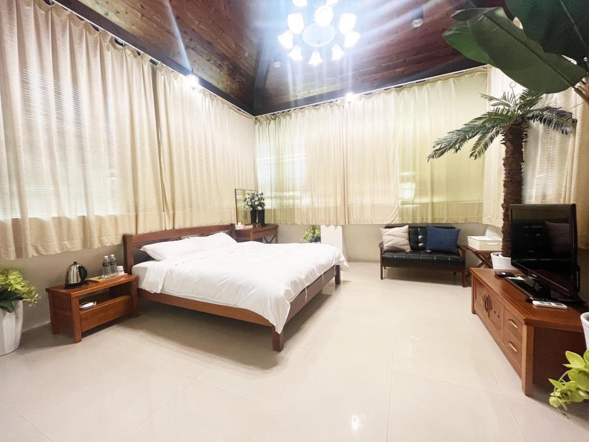 Sunny Castle Apartment Tainan Bagian luar foto